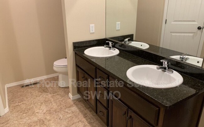 Foto del edificio - 672 Galileo Dr