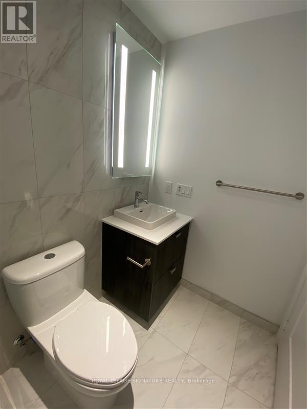 Building Photo - 470 Front St W