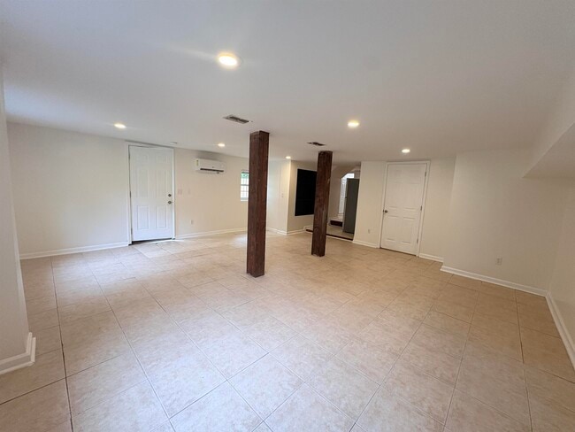 Building Photo - 212 Barbourville Dr