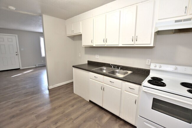 Building Photo - 1607 Charter Dr