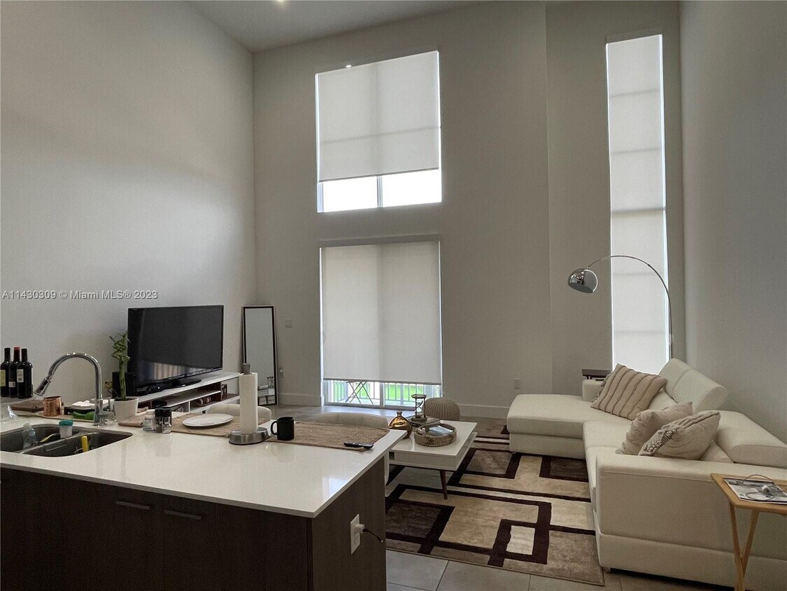 Foto principal - 3455 NE 5th Ave
