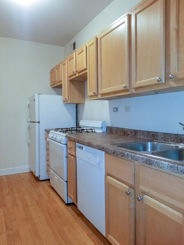 Foto principal - 2200 W Foster Ave