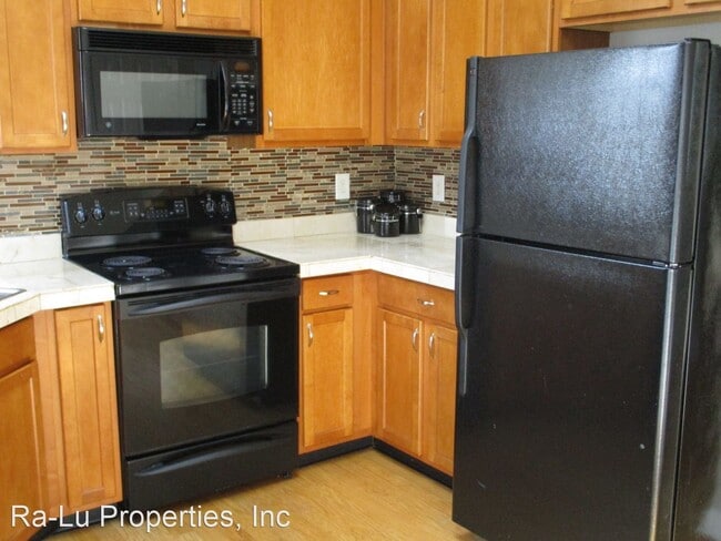 Building Photo - 3 br, 2.5 bath House - 3948 Fountain Villa...