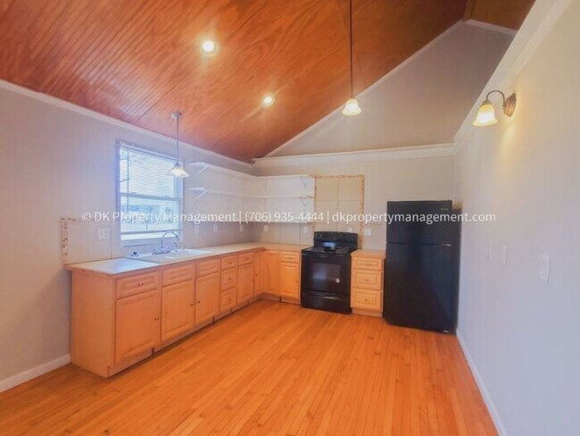 Building Photo - Cozy 2 Bedroom in Chattanooga!