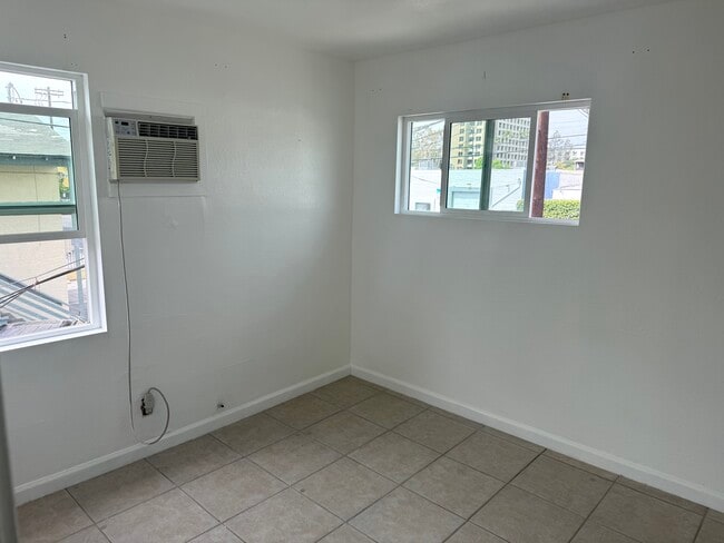Building Photo - 5248 Craner Ave