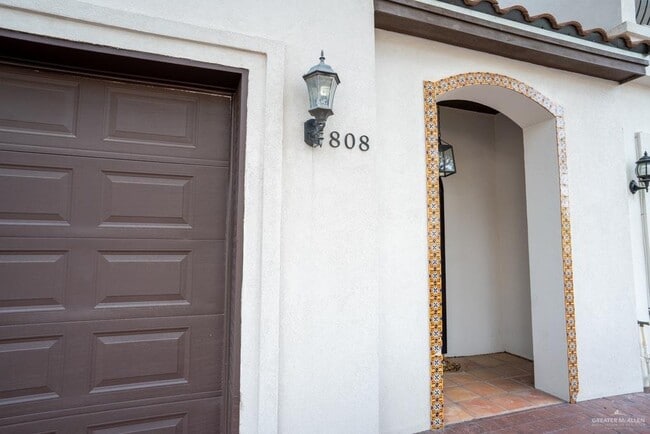 Building Photo - 21 S 5th St