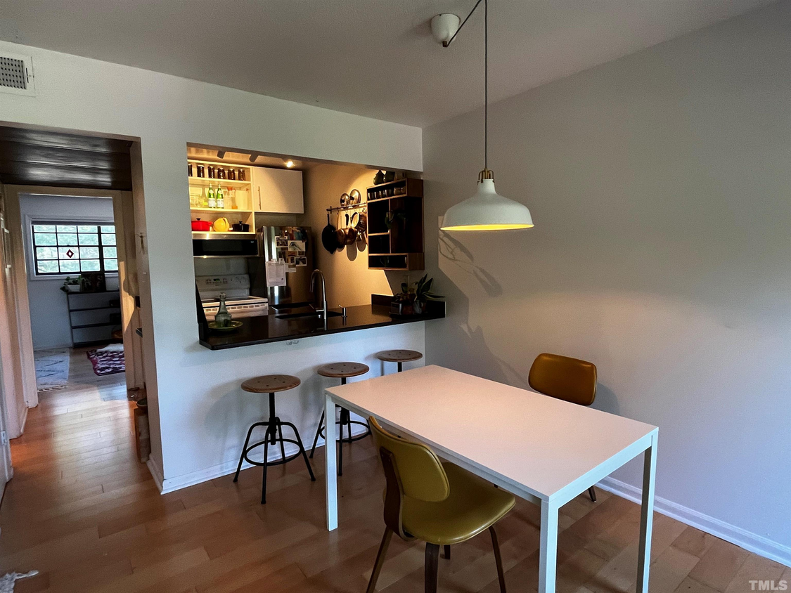kitchen and dining area - 807 W Trinity Ave