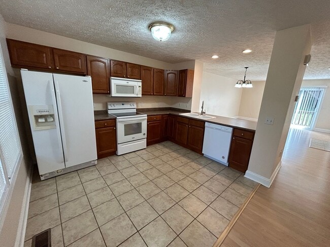 Foto del edificio - Available for the 2026-2027 lease term.