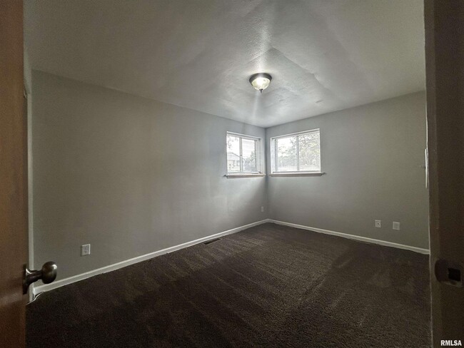 Building Photo - 2605 W Wardcliffe Dr