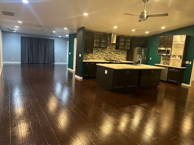 Foto del edificio - True Beauty! SOLAR