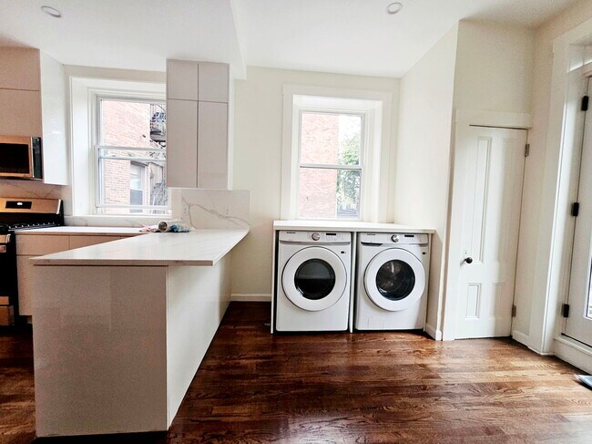 Photo - 1726 Beacon St House