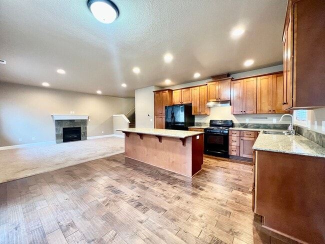 Building Photo - Don't Miss This Stunning Home in the Desir...