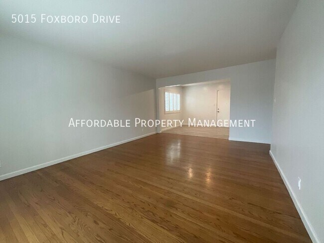 Foto del edificio - 5015 Foxboro Dr