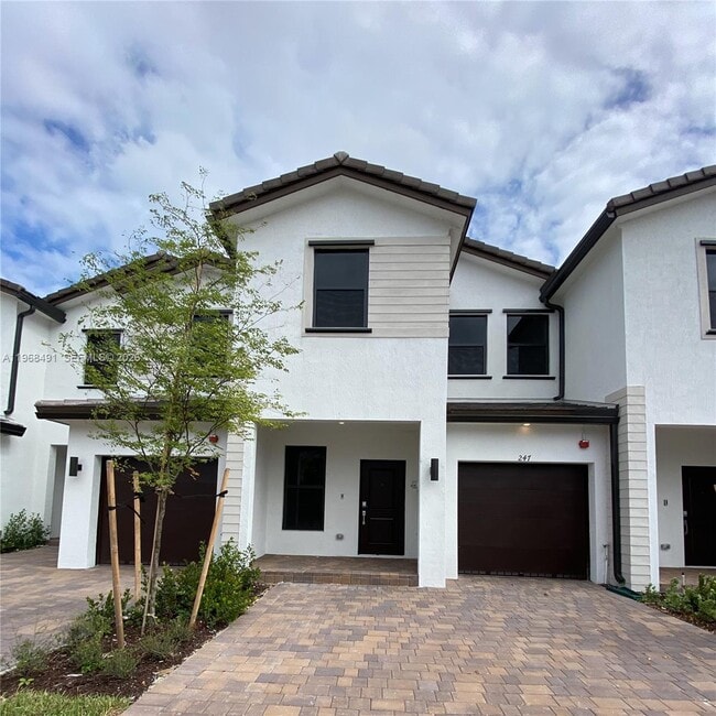 Building Photo - 247 SW 159th Dr