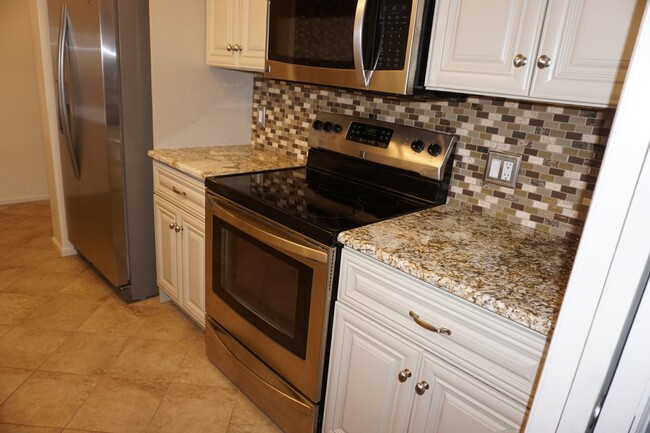 Building Photo - Lovely Mountain Condo!!
