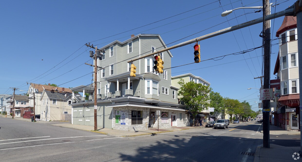 Building Photo - 770-776 Dexter St