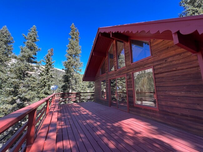 Building Photo - 830 Brook Dr