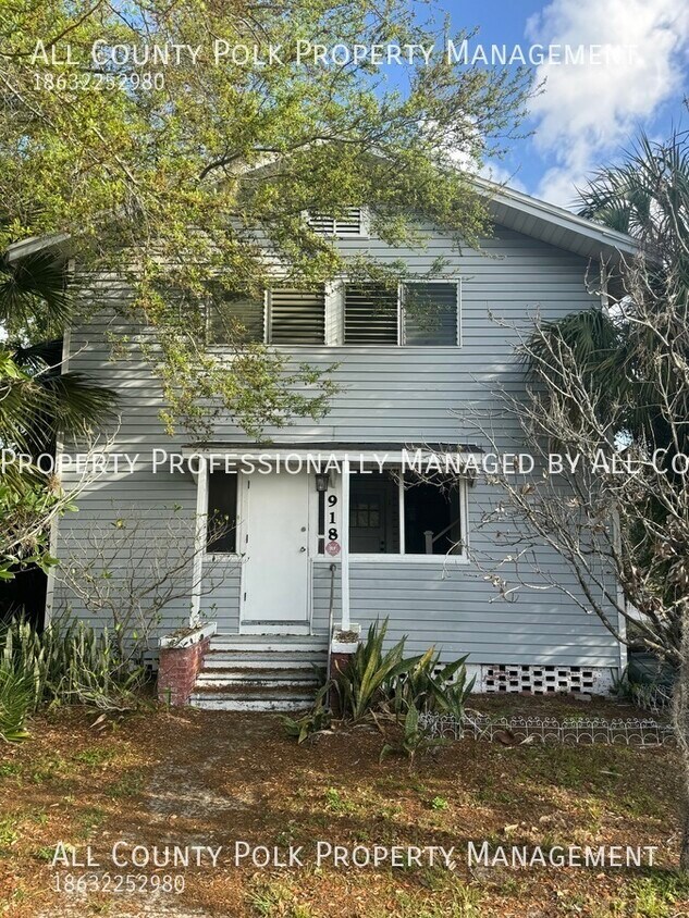 Primary Photo - Upstairs 1 Bedroom Apartment in Downtown L...