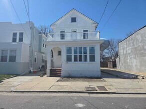 Building Photo - 346 N Delaware Ave