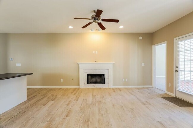 Foto del edificio - 1060 Fairbank Ln