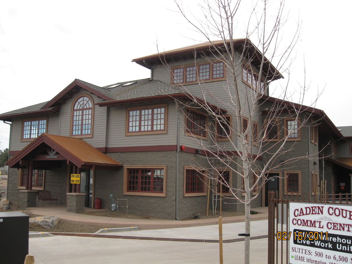 Street Elevation / View - 3111 N Caden Ct