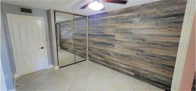 Building Photo - 8108 Oakton Ct
