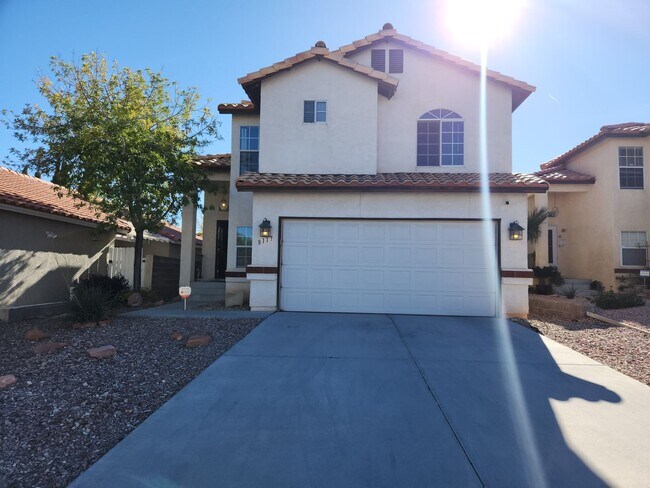Building Photo - Awsome Home Conveniently Located To Fun & ...