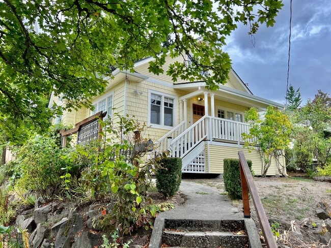 Building Photo - Welcome to your new home in Bryant!