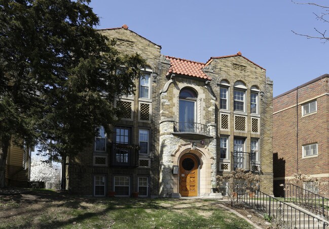 Building Photo - 3016 James Ave S