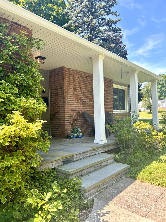 Building Photo - 940 Corwin Rd