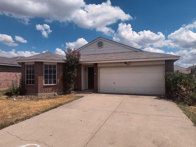 Building Photo - 3 bedroom 2 bath house - Great location