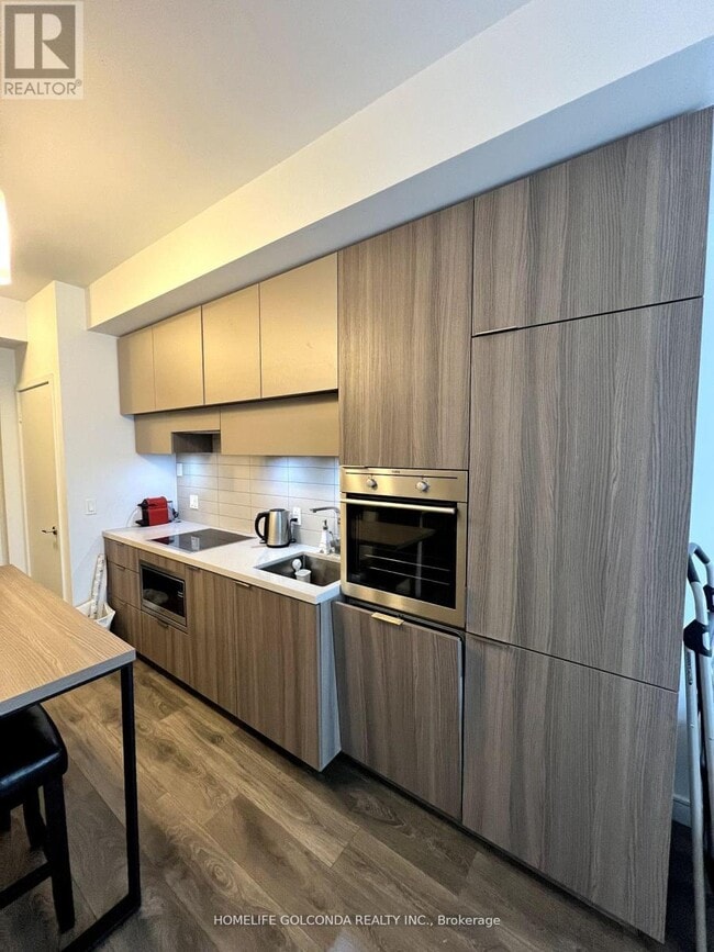 Building Photo - 8 Eglinton Ave E