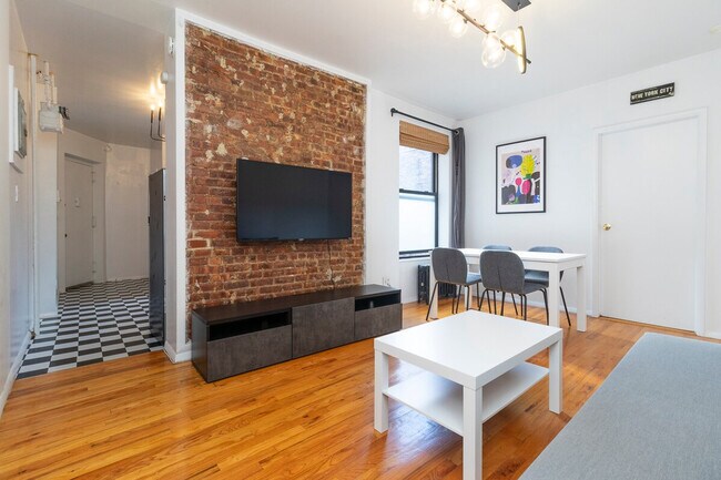 Foto del edificio - 319 E 95th St