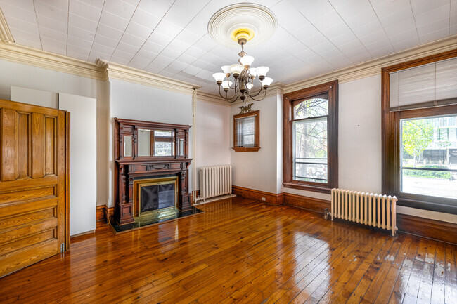 2BR1.5BA - 71 Spadina Rd