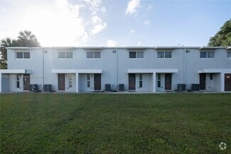 Building Photo - 1968 NW 4th Ct