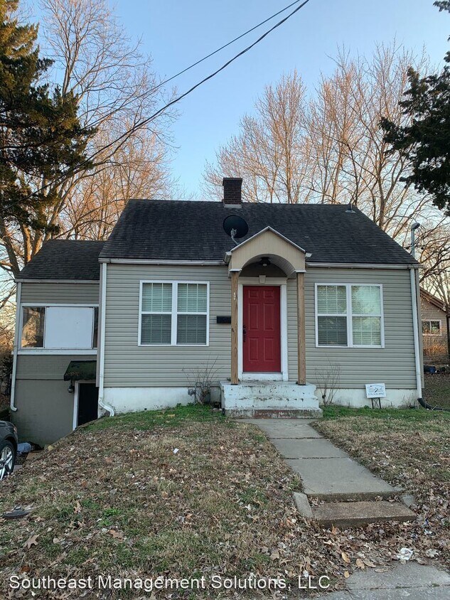 4 br, 2 bath House 1827 Bloomfield Rd House Rental in Cape