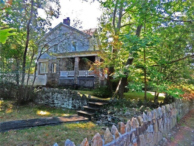 Building Photo - 126 Mt Hope Blvd