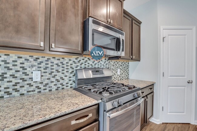 Building Photo - Gorgeous 4 bedroom House at Heritage at Ne...