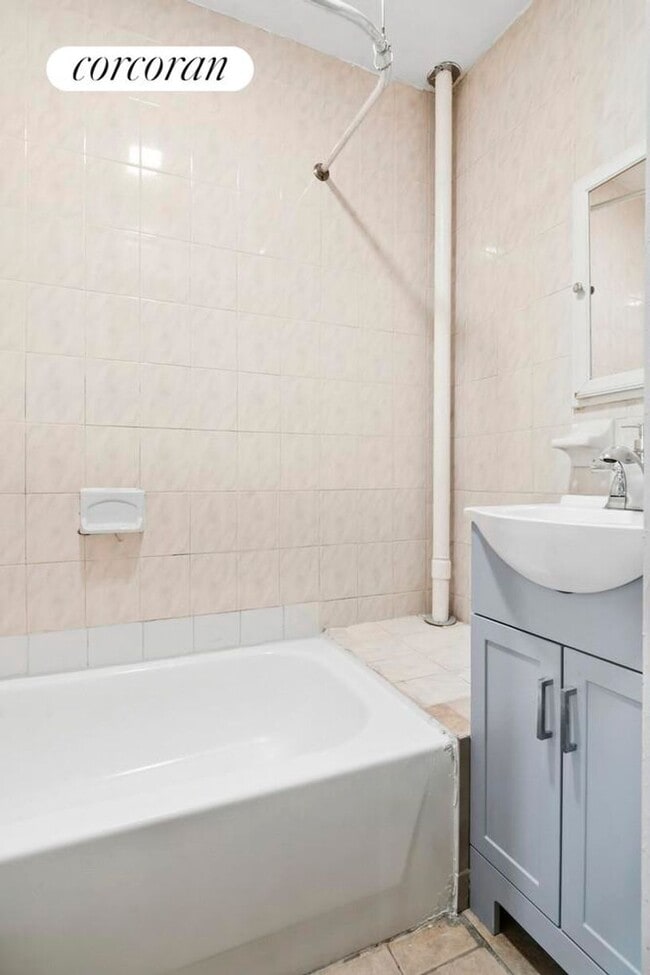 Building Photo - 2137 Pacific St