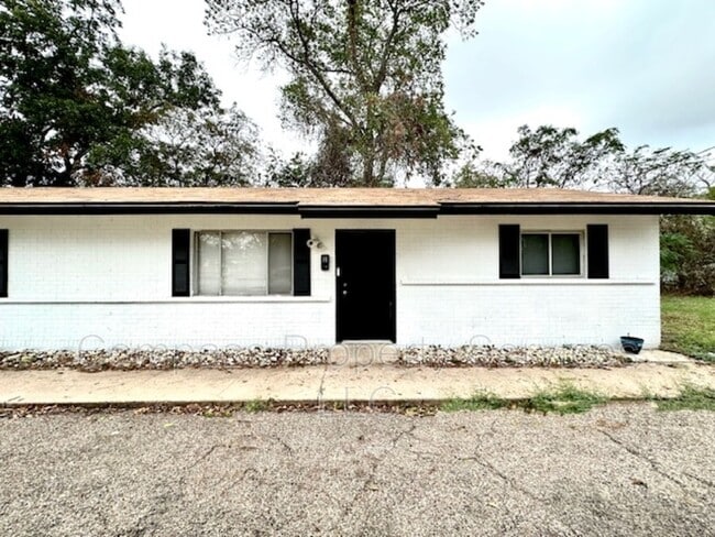 Building Photo - 1120 Elm Ave