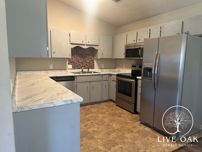 Foto del edificio - 997 Ridgeland Dr