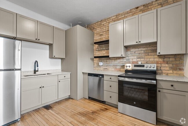 Building Photo - 416 10th Ave