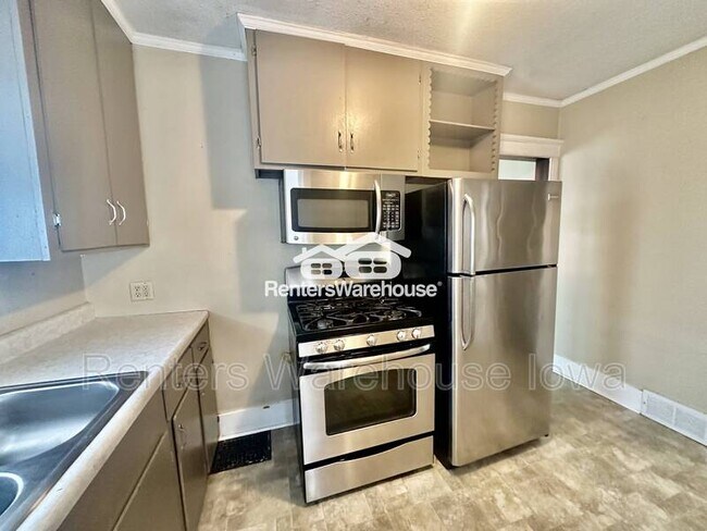 Building Photo - 749 33rd St