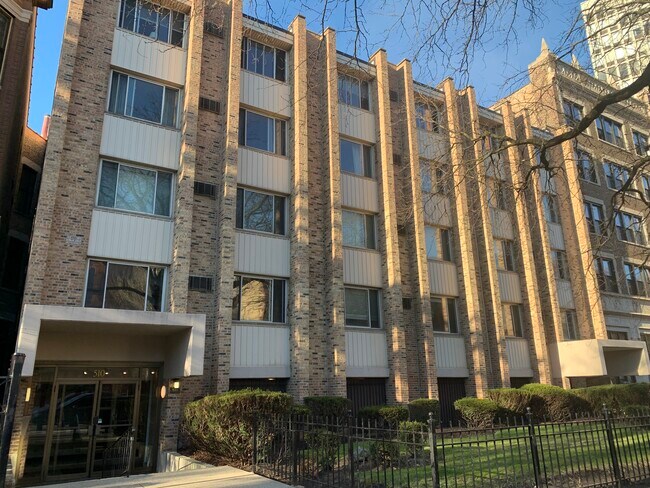 Building Photo - 510 W Fullerton Pkwy