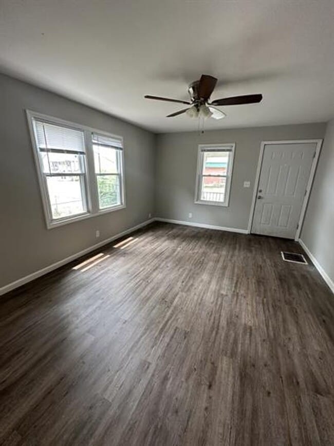 Building Photo - 804 N Lincoln Ave