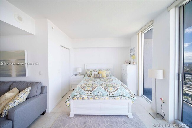 Foto del edificio - 185 SW 7th St