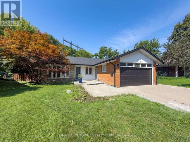 Building Photo - 2130 Greenhurst Ave