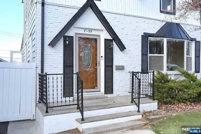 Foto del edificio - 7-09-9 Campbell Rd