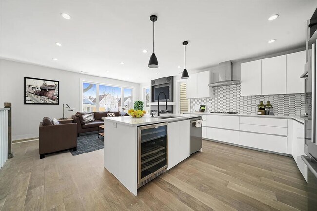 Foto del edificio - 4222 N Bernard St