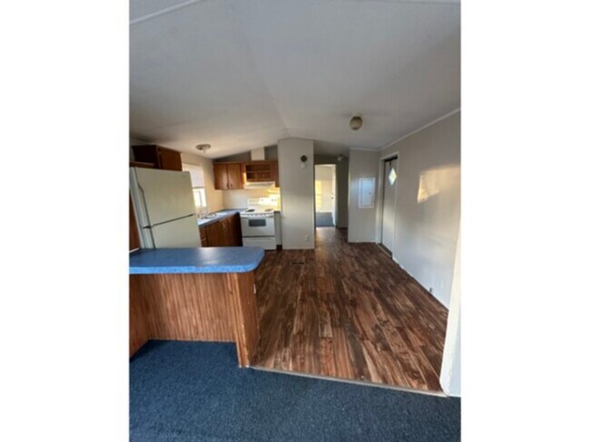 Foto del edificio - 5675 Saufley Field Rd